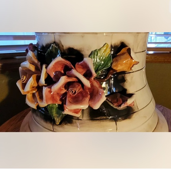 GORGEOUS & RARE EX LARGE VINTAGE  CAPODIMONTE WISHING WELL 27" X 17" - Picture 5 of 12